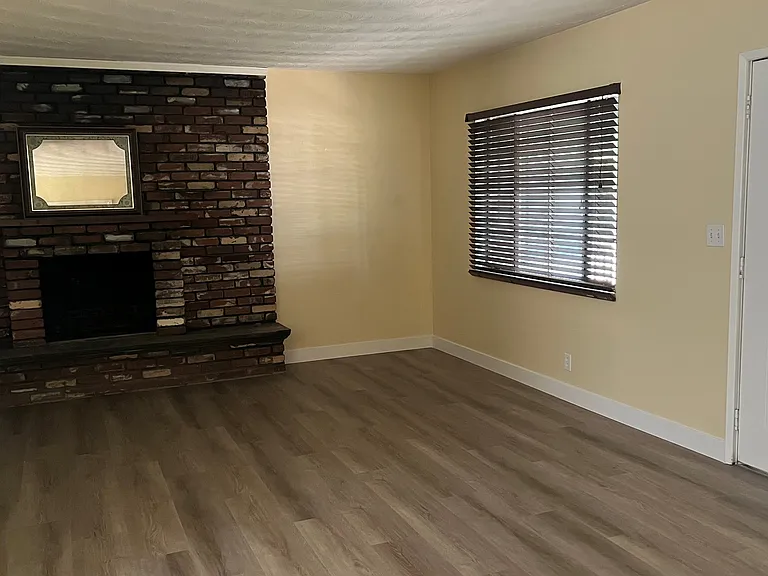 2201 Oakhaven Dr — Photo 5
