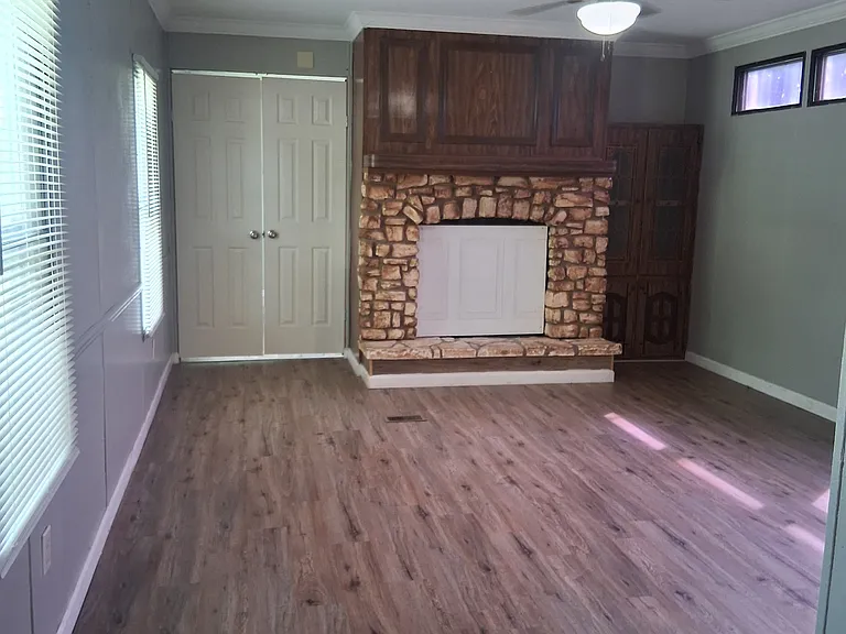 252 Golden Crst — Photo 9