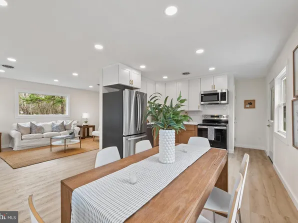 9401 Romancoke Rd, Stevensville, MD 21666