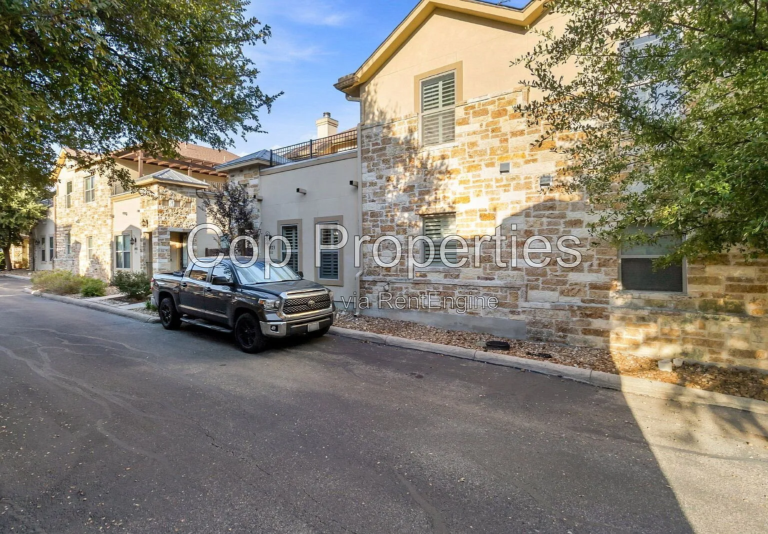 3 bed, 2.5 bath, $2,700 — Photo 3