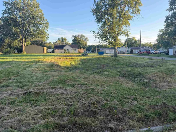 823 W Commercial St, Hartford City, IN 47348
