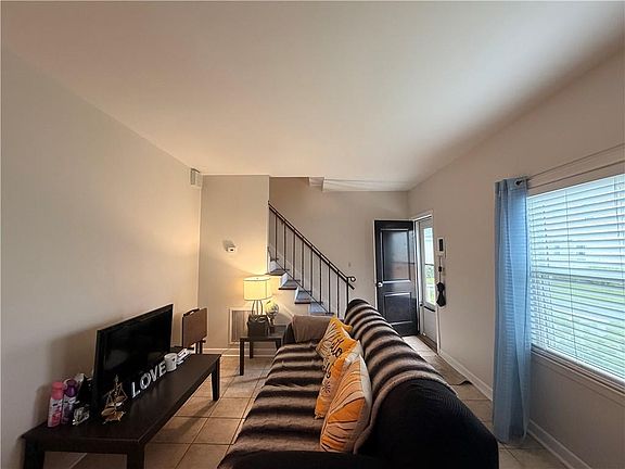 4th image of 412 Bellevue Ave Unit 9