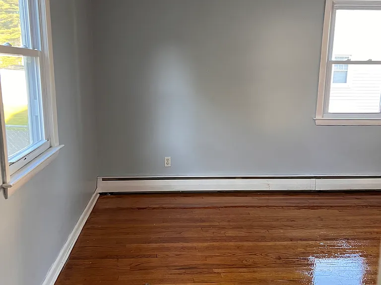 164 Thorniley St #1 — Photo 7