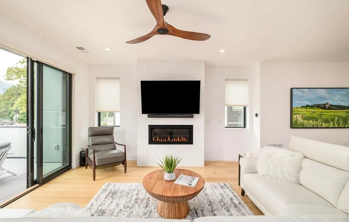 3 bed, 2142 sqft, $6,495 — Photo 2