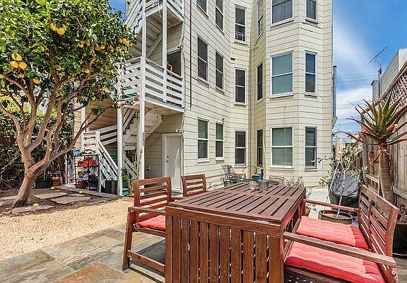 5th image of 750 S Van Ness Ave