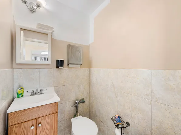 135 Ocean Parkway image 11 of 14