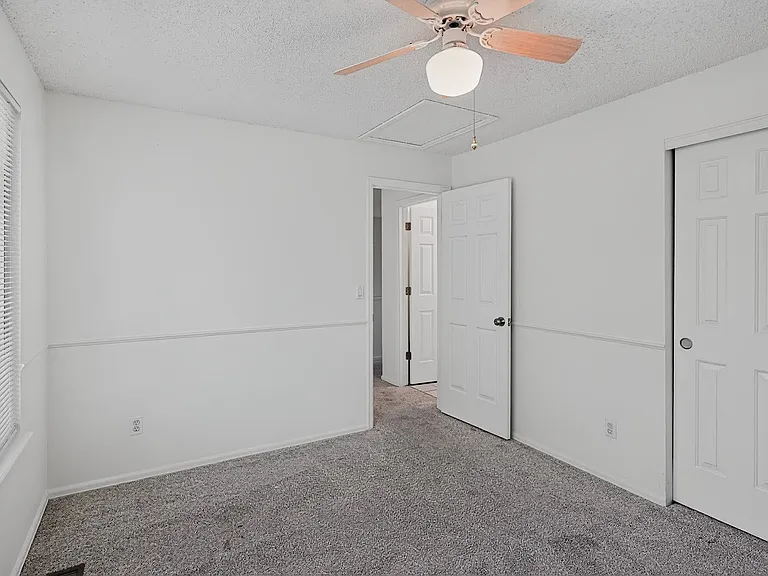 11422 W Parkhill Dr — Photo 12