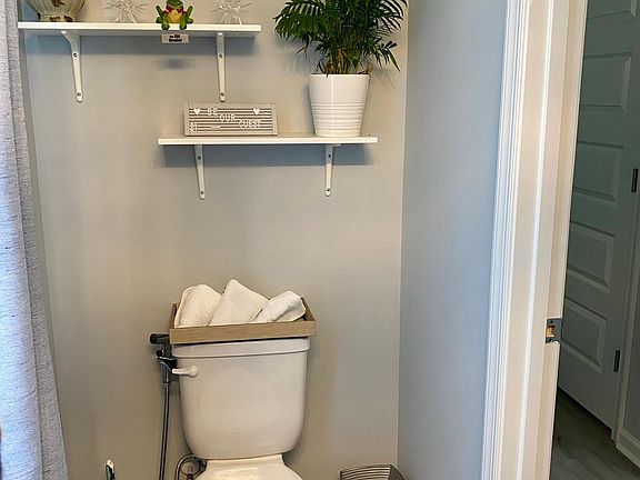 Downstairs 1/2 Bathroom