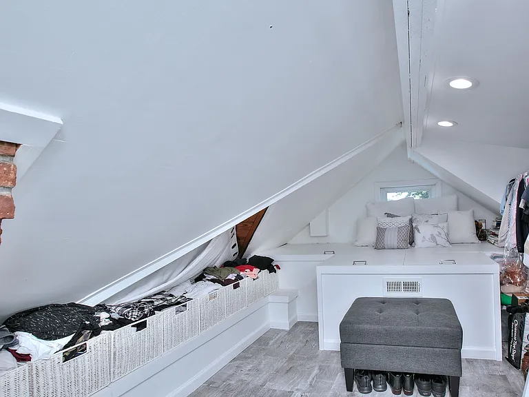 54 Veres St — Photo 25