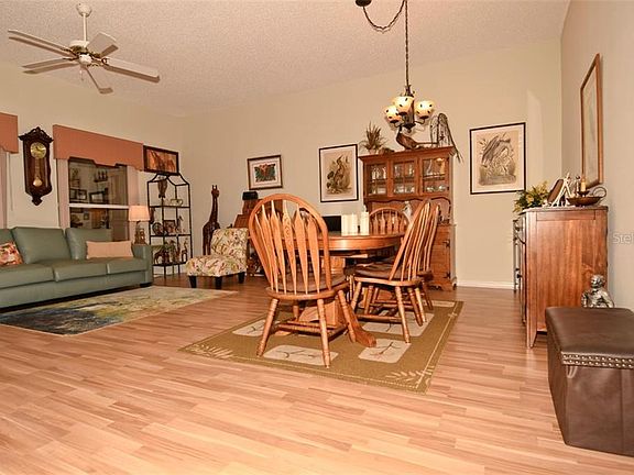3rd image of 926 Villeroy Greens Dr