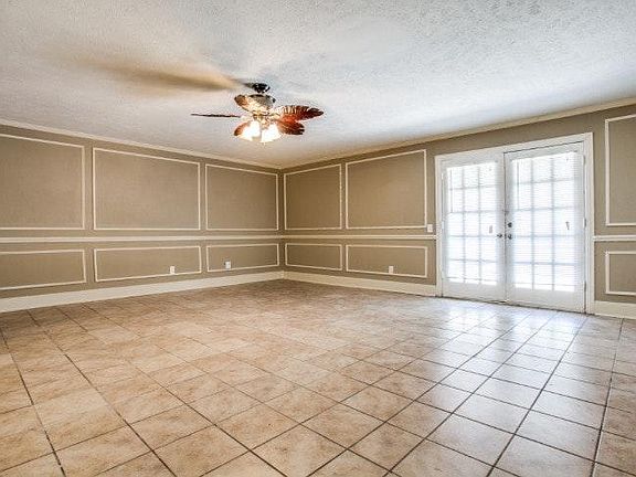 3rd image of 3425 Town Park Dr