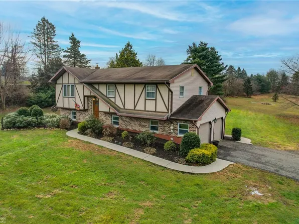 3048 Seisholtzville Rd, Macungie, PA 18062
