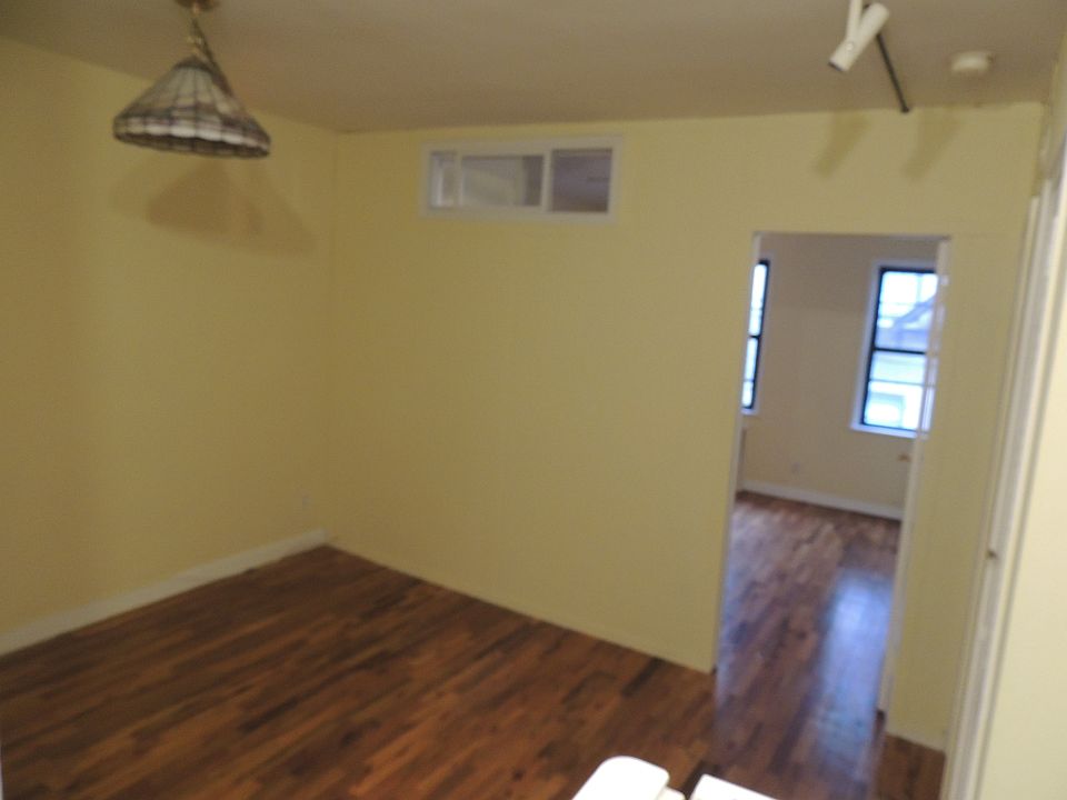 1st image of 29 E 20th St APT 4R
