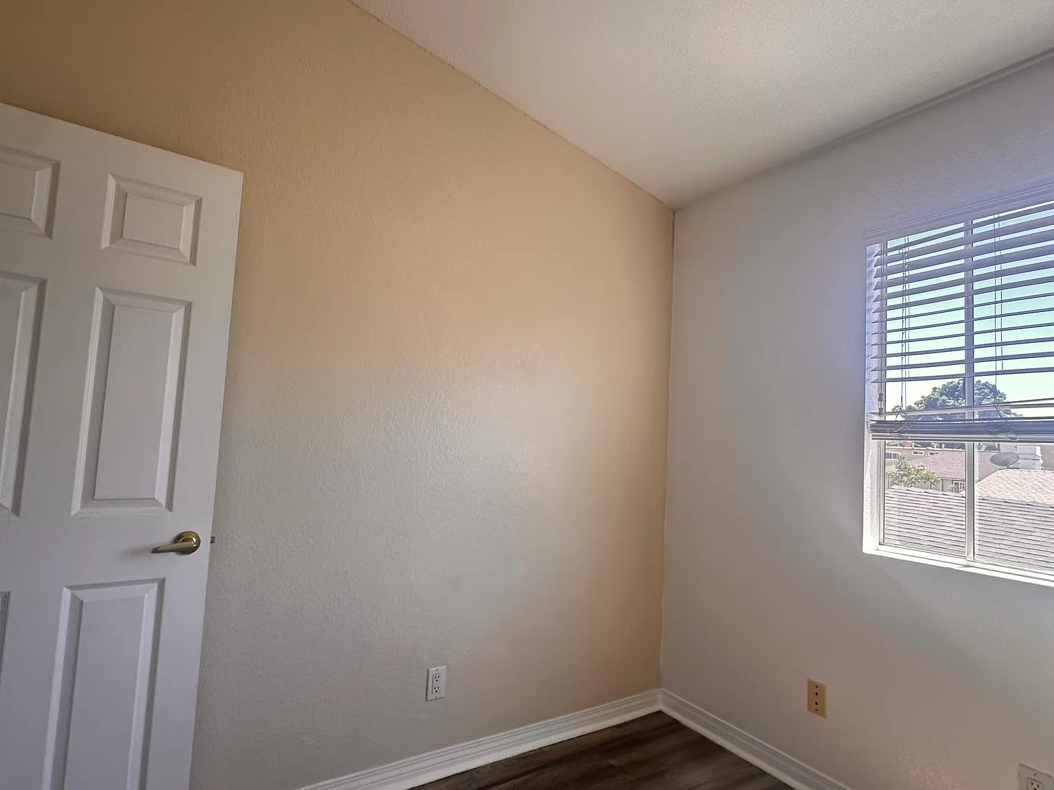 4218 Van Dyke Ave — Photo 2