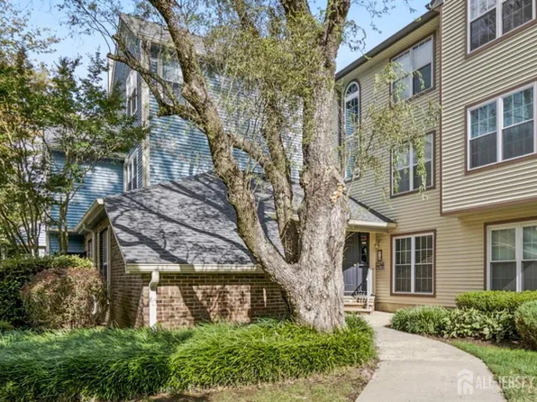 6083 Cedar Ct, Monmouth Junction, NJ 08852