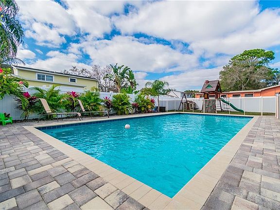 3rd image of 8307 Archwood Cir