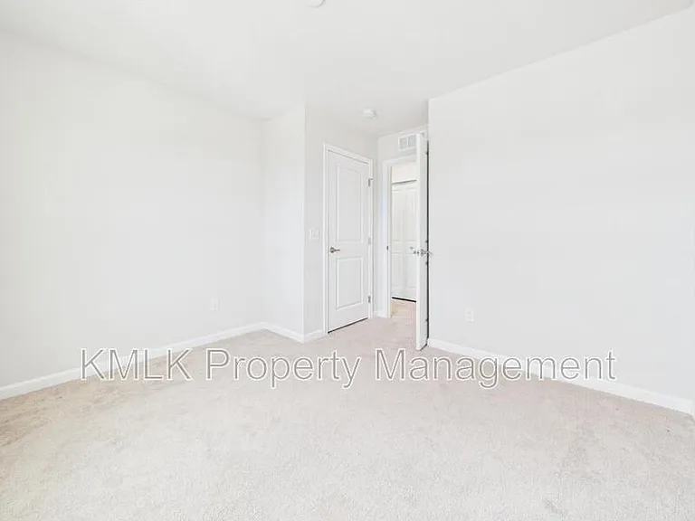 4037 N Steels Cir — Photo 35