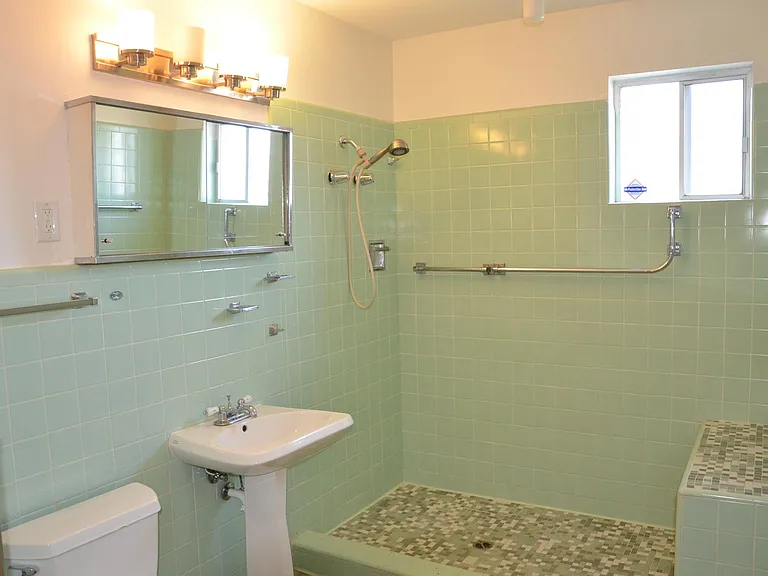1025 E Indianola Ave — Photo 29
