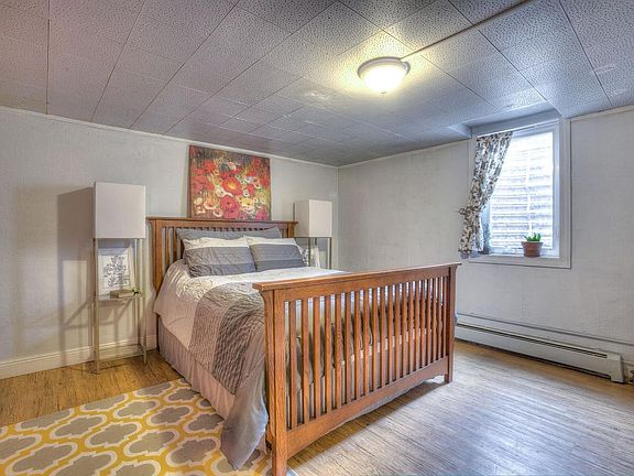 Huge 15' x 15' Bedroom with a nook for a desk
