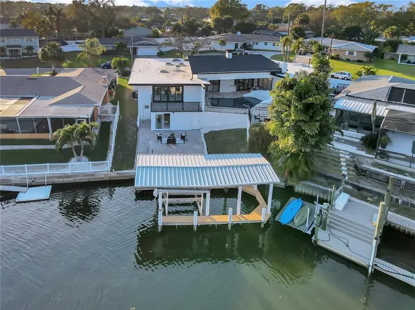 3914 McKay Creek Dr, Largo, FL 33770