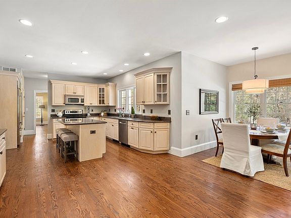 5th image of 62 Walpole St