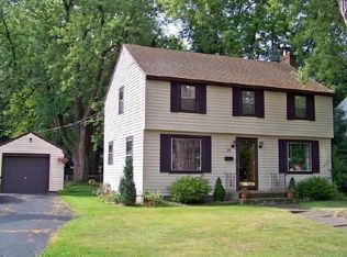 15 Wyndham Rd, Irondequoit, NY 14609