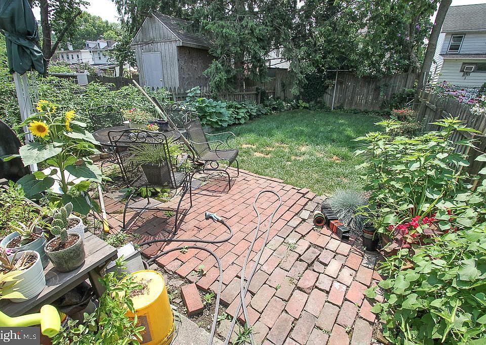 2nd image of 33 Walnut St