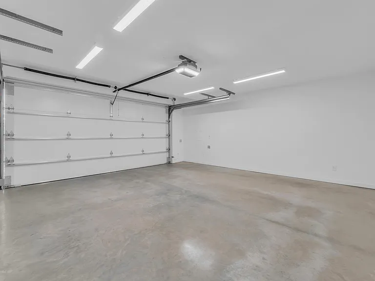 3317 Chippendale Rd — Photo 32