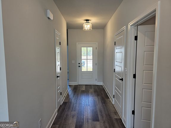 4th image of 123 Susan Dr