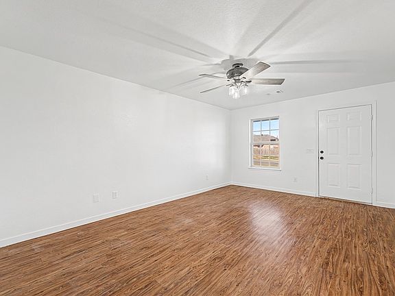 5th image of 3300 SW Victoria Pl #1-2