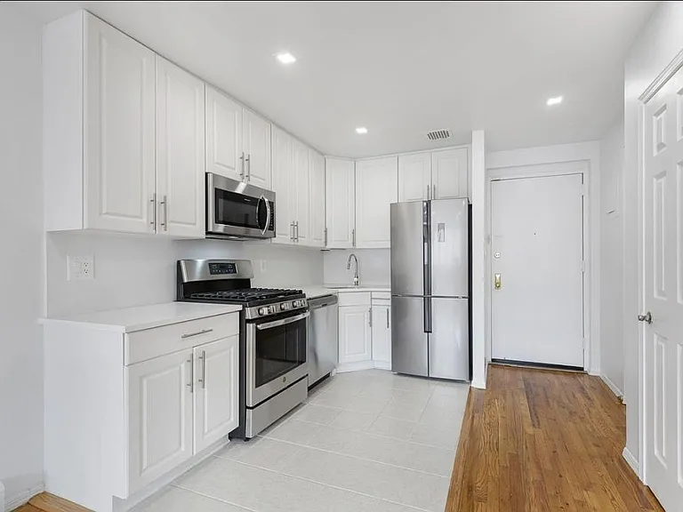 2629 E 23rd St #2 — Photo 3