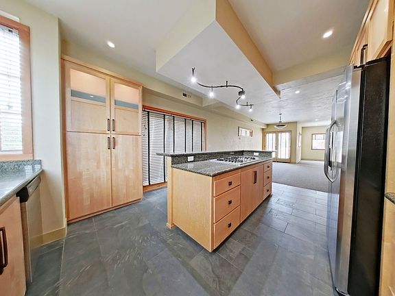 4th image of 2844-2854 Lord Byron Pl #3B-3BA