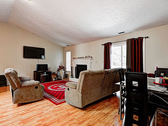 4th image of 3816 Cologne Ct