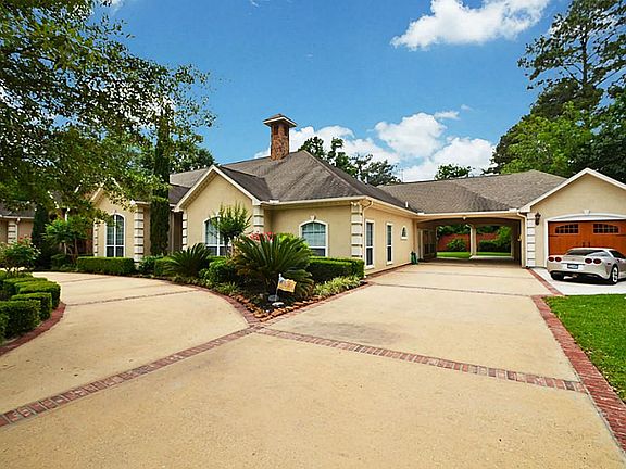 Choose your path...guests can pull in front of the home ...there is a huge covered car port and even