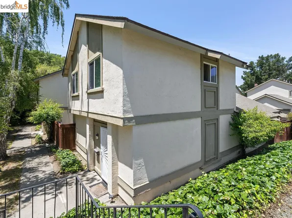 1372 Ridgecrest Rd, Pinole, CA 94564