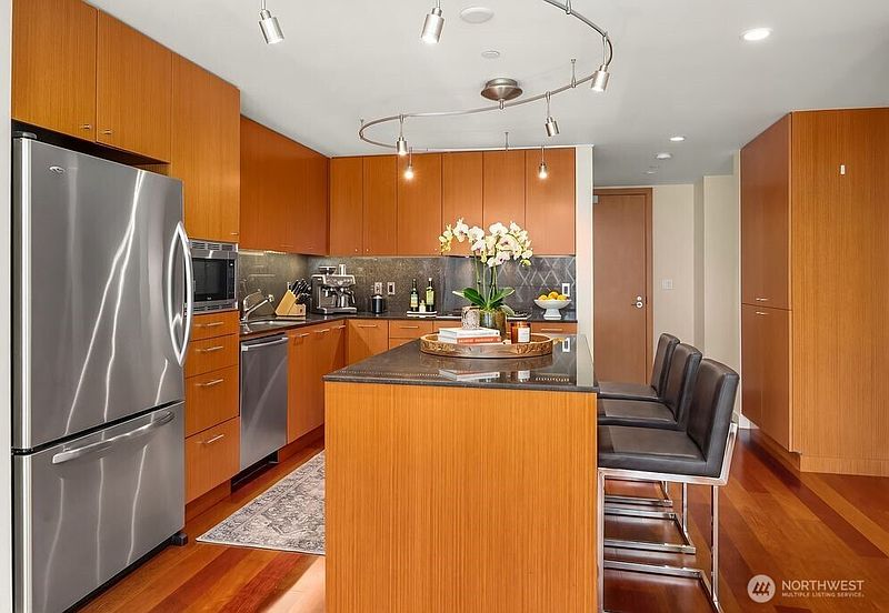 3rd image of 909 5th Avenue #502