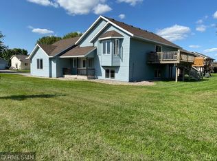 704 Pleasant View Ln, Litchfield, MN 55355