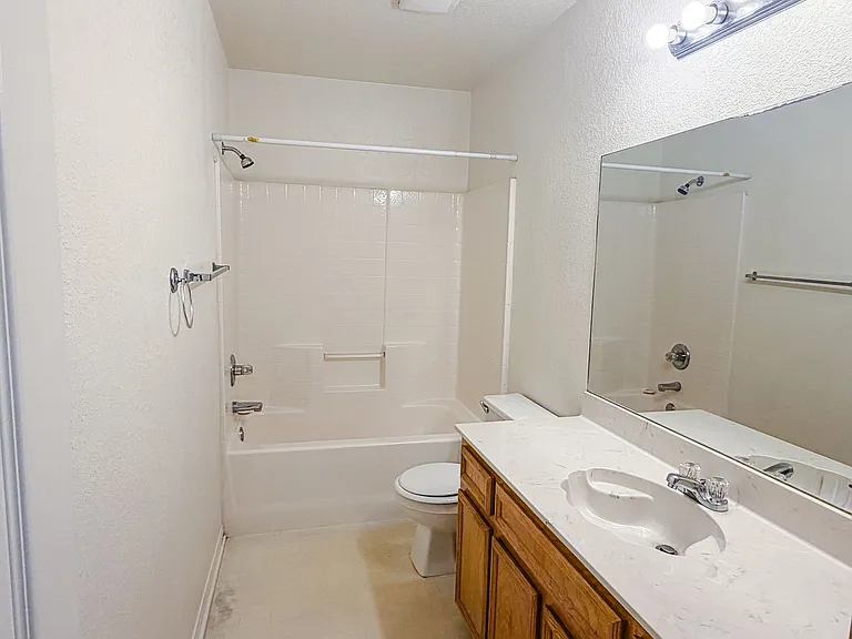 3802 Hitchrock Dr — Photo 11