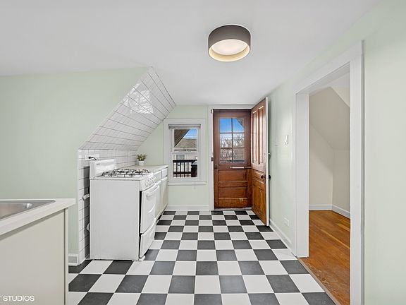 2nd image of 1918 N Damen Ave APT 3R