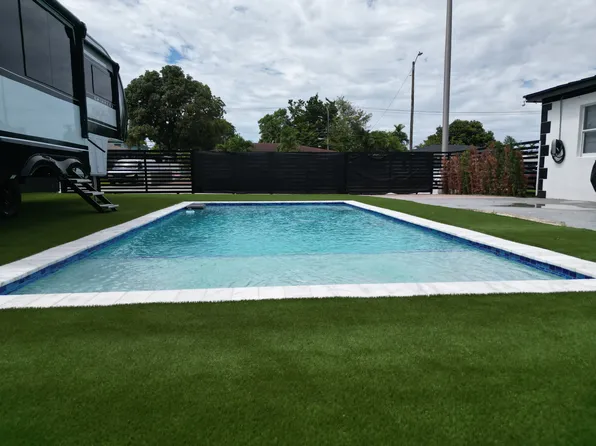 331 W 40th Pl, Hialeah, FL 33012
