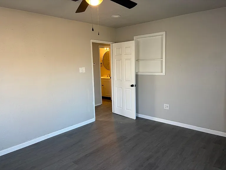 5406 Lyndhurst Dr — Photo 12
