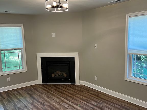 Living room fireplace, gas log.