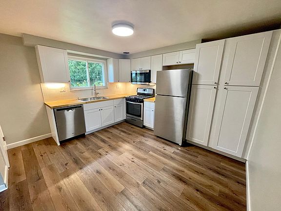 3rd image of 526 Orchard Dr