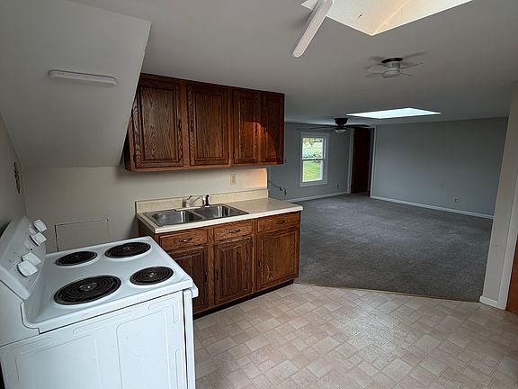 3rd image of 84 Hershey Ln