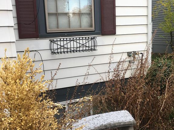 2nd image of 221 N Ave E