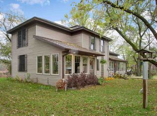 8640 3rd St, Almond, WI 54909