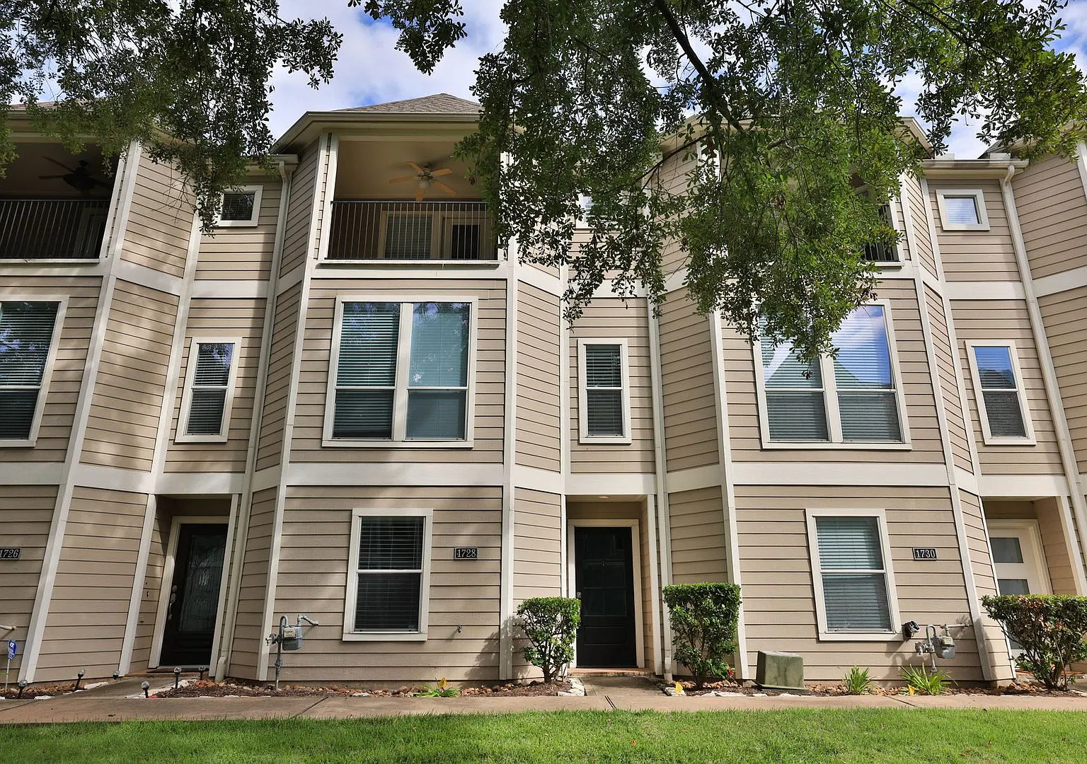 1728 Bevis Street-3 Story home — Photo 1