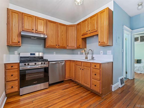 4th image of 129 E Exposition Avenue