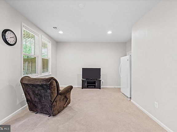 4th image of 102 Sequoia Dr