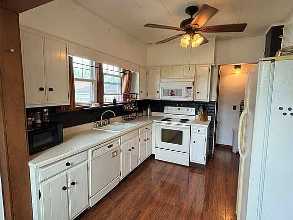 5th image of 556 Whitelaw Ave